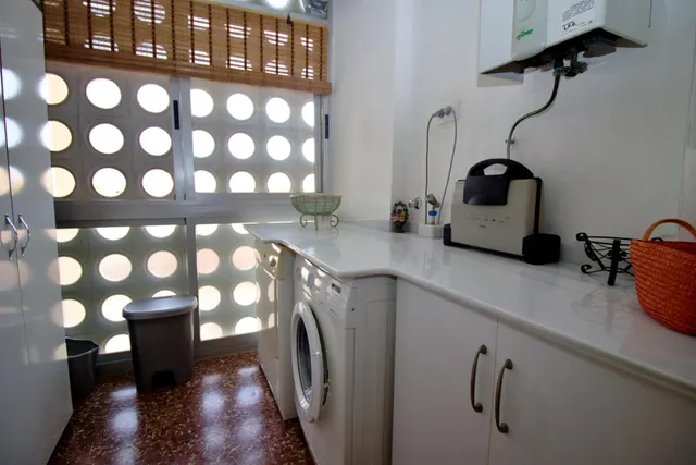 Piso con piscina, garaje y a dos calles de la playa — 22