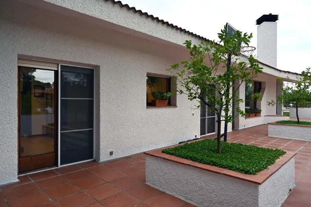 Chalet exclusivo en Tortosa con vistas a Els Ports, piscina y jardín privado — 32