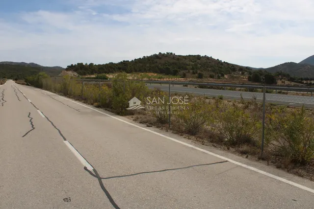 VENTA DE TERRENO EN SAX — 11