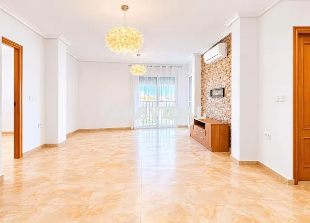 PISO DE LUJO EN JACARILLA - foto 4