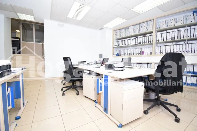 Despacho con varias oficinas en el centro — 10