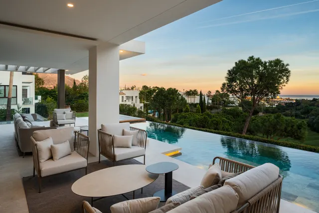 Chalet 6 habitaciones 771m² en venta - Costa del Sol — 30