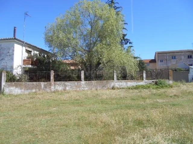 Vendo Casa independiente con terreno en Dévanos - foto 4