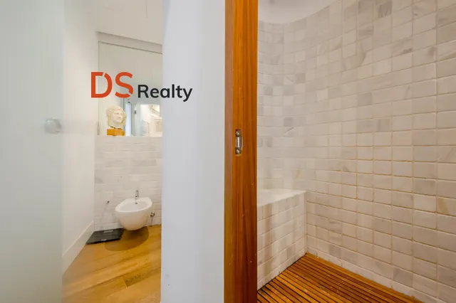 Ds realty presenta | vivienda exterior con tres balcones y terraza frente al templo de debod — 35