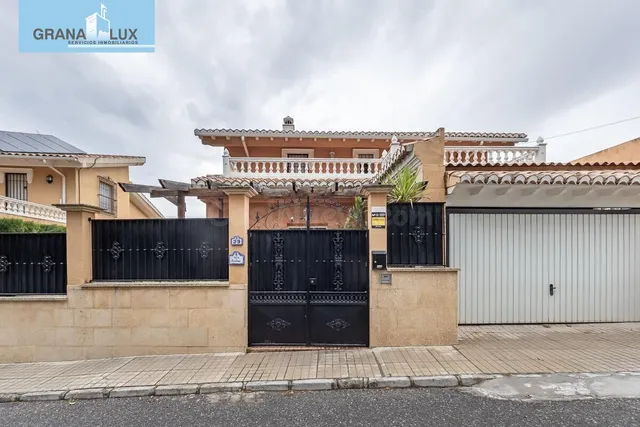 Espectacular Casa de Lujo en Urbanización Los Cerezos - foto 2