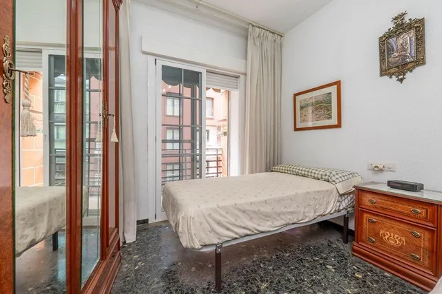 Pisazo en venta en calle Obispo Hurtado — 19