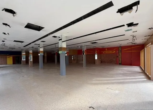 LOCAL COMERCIAL EN VENTA EN CASTELLÒ D'EMPÚRIES — 10