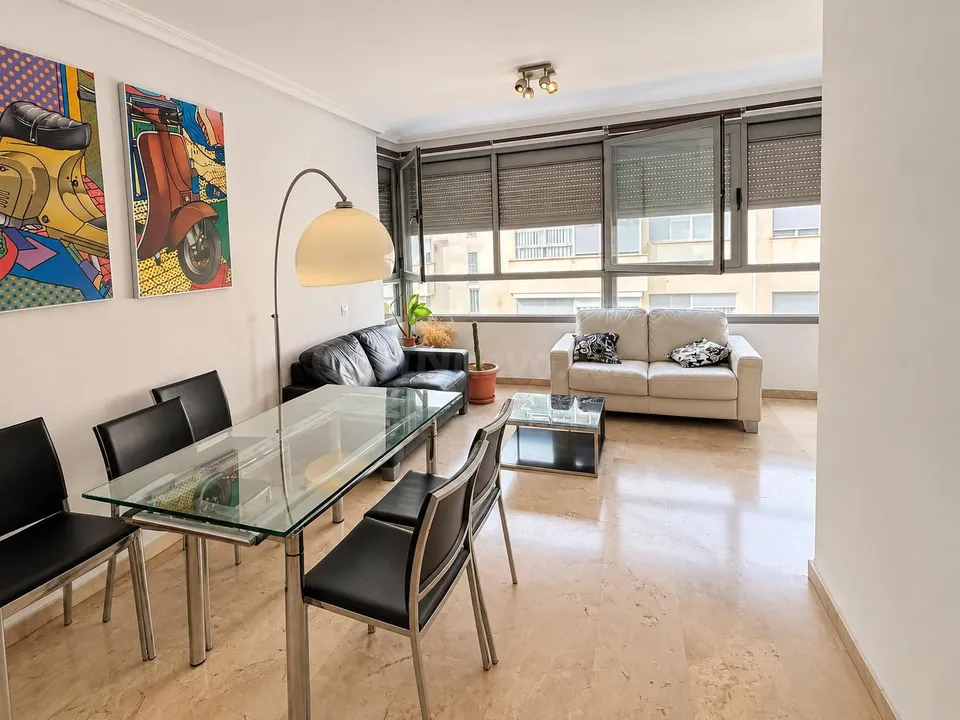 AMPLIO PISO DE 3 habitaciones, GARAJE Y PISCINA EN AYORA!