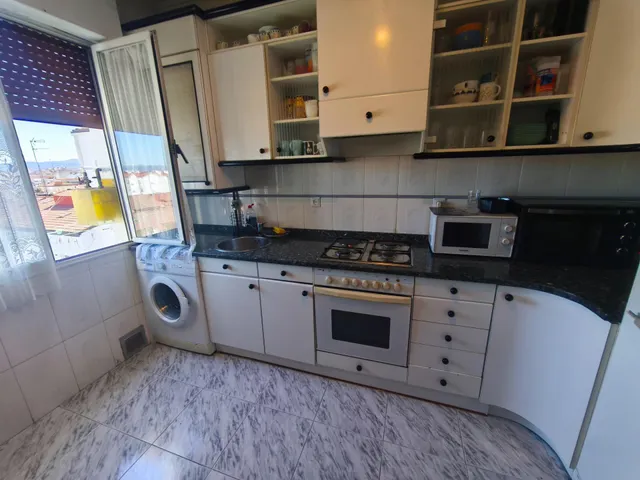 FANTASTICA OPORTUNIDAD 8º PISO 92m2 en AVENIDA GASTEIZ esq. Beato - LUZ Y VISTAS- 3 hab. para entrar a vivir o Actualizar — 8