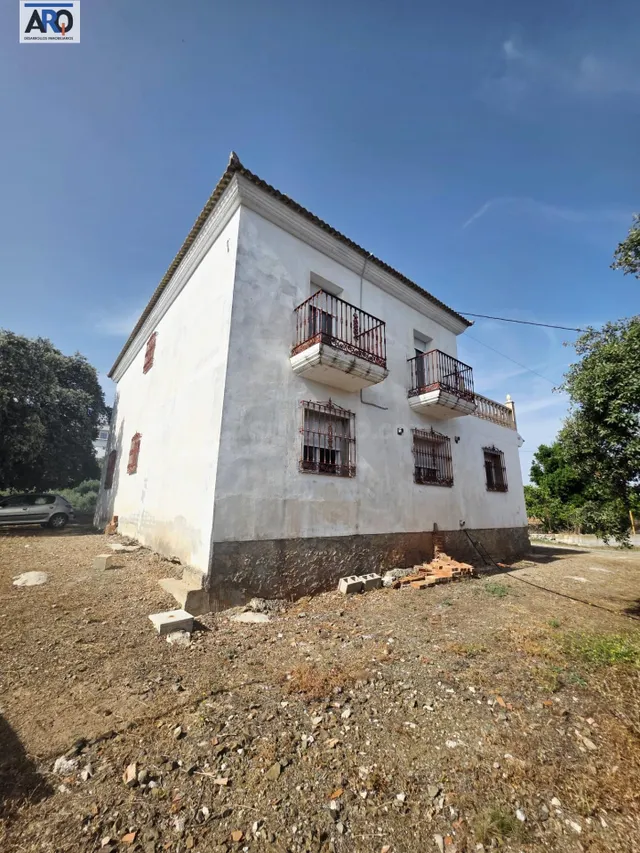 Casa independiente con más de 1.000 m2 de parcela urbana y v - foto 4