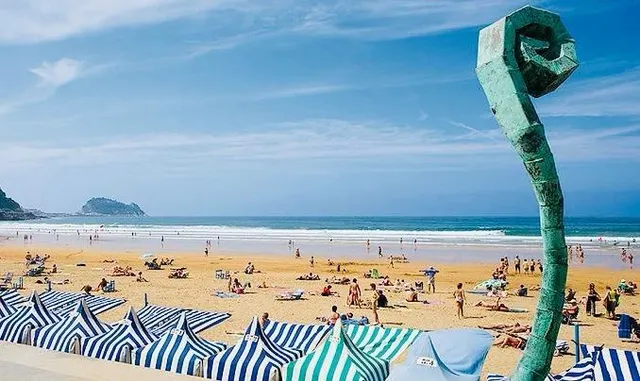 Exclusivo apartamento recién reformado a sólo un minuto a pie de la playa de Zarautz. — 24