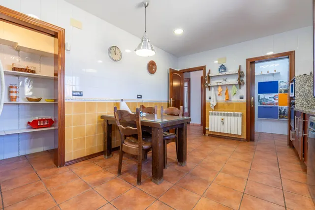¡¡ Impresionante chalet dividido en dos viviendas con piscina y zona ajardinadas !! — 44