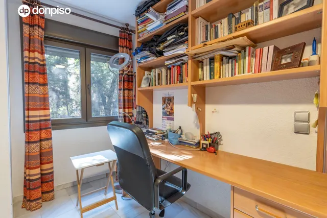 Exclusivo piso señorial con terraza en el Paseo del Salón (Cuesta de Escoriaza), con cochera y trastero. — 43
