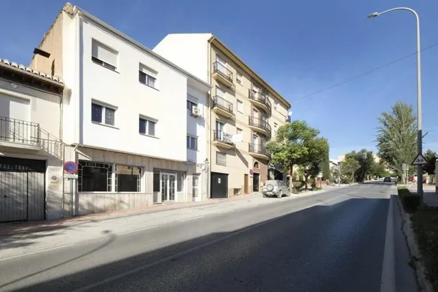 local comercial en avenida principal — 38