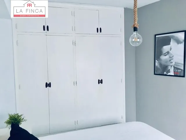 Edificio  con local comercial en plena Calle Victoria — 20