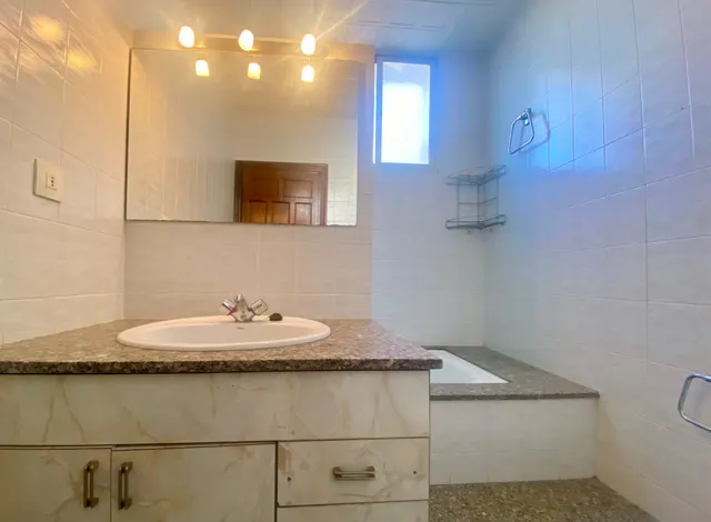 Gran casa de pueblo a dos calles en el centro — 15