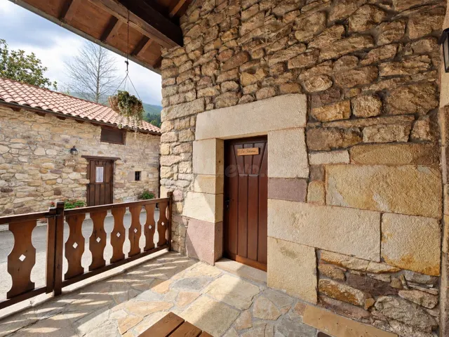 CASA DE PIEDRA REFORMADA CON DOBLE TERRAZA Y BARBACOA