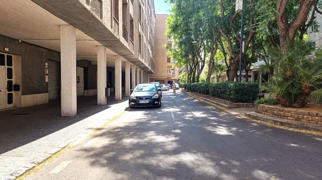 Plaza de aparcamiento en calle pare gil — 7