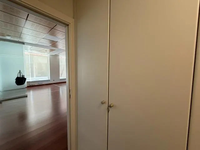 LOCAL EN UNA PLANTA, EN ESQUINA, ACONDICIONADO — 15