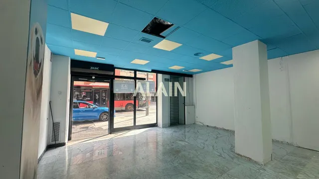 Local comercial de 261 m2 junto Av. del Puerto | Cardenal Benlloch — 2