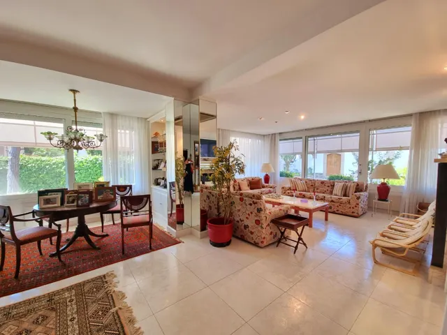 Chalet con patio, piscina, jardin, tenis, porche ,bodega  y garage — 5