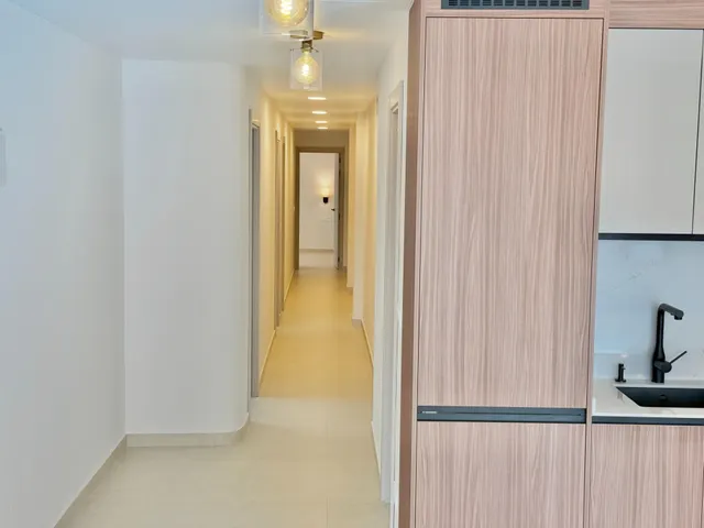 Piso reformado de 3 dormitorios y 2 baños a 200 metros del mar en el centro de Torrevieja — 21