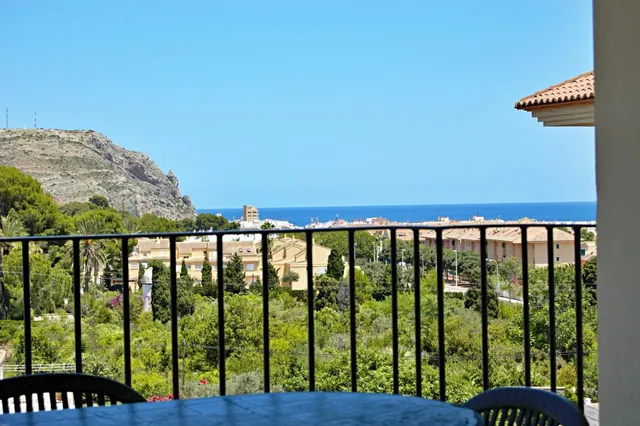 Espacioso apartamento de 3 dormitorios con vistas al mar en Jávea — 20