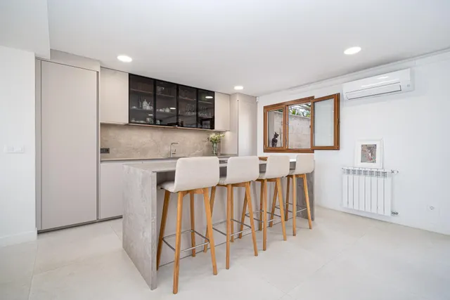 Casa con piscina en primera línea de mar en Cala Gamba — 10