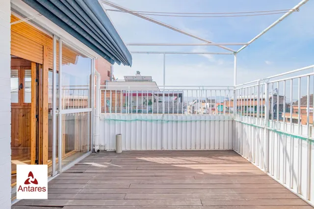 Atico muy amplio con gran terraza en Arabial — 38