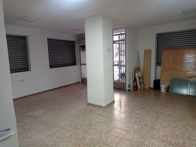 21 Inmobiliarias alquila local en zona centro esquinero — 4
