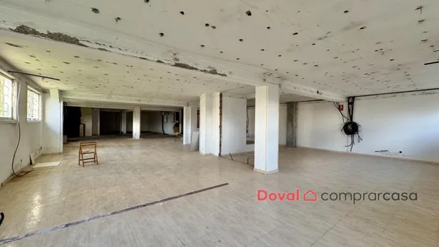 Amplio local comercial en zona Hispanidad – 359 m2, luminoso y con acceso para vehículos — 17