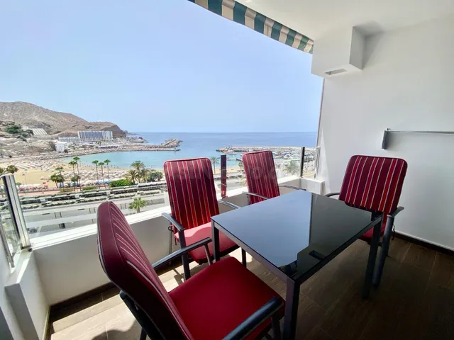 Amplio apartamento con dos dormitorios y vistas al mar en Pu