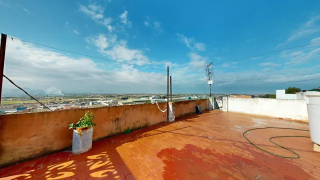 En el Raval, cullera una casa reformada y para entrar a vivir. — 17