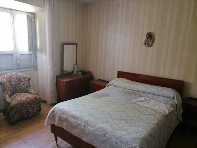 SE VENDE CASA DE PIEDRA PARA REFORMAR  EN CUBILLOS DEL SIL — 17