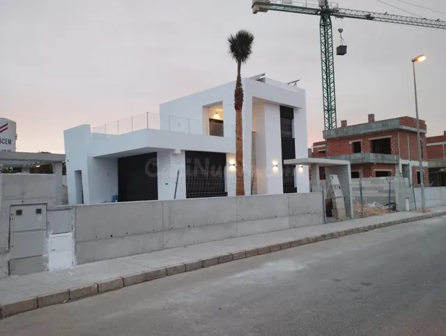 PRECIOSA VILLA DE LUJO A MENOS DE 1KM DEL MAR CON PISCINA PR - foto 5