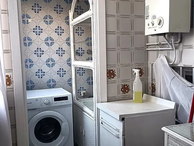 Amplio piso de 4 habitaciones y dos baños, 159m2, cuarto piso con ascensor, en el centro de Huelva — 9