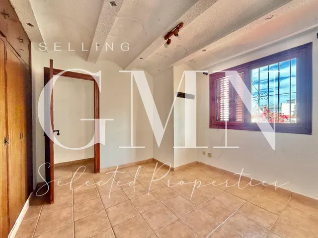 EXCELENTE VILLA EN ESQUINA EN ALBIR | MÁS PRIVACIDAD, LUZ Y GRAN POTENCIAL — 35