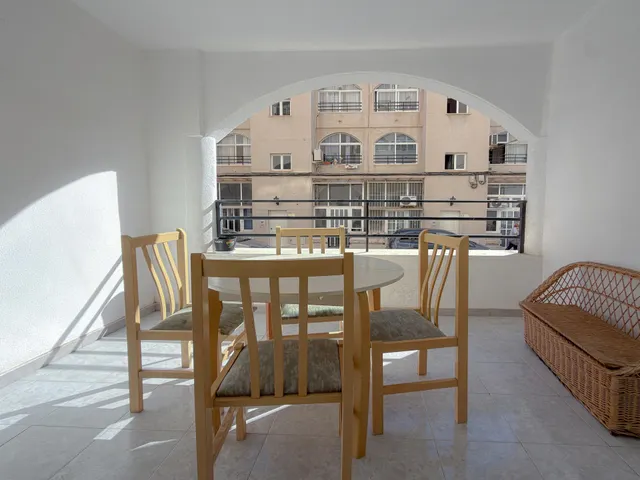 Edificio Galeon. Apartamento para reforma con excelente potencial de inversión + 2 amplias terrazas + piscina comunitaria — 3