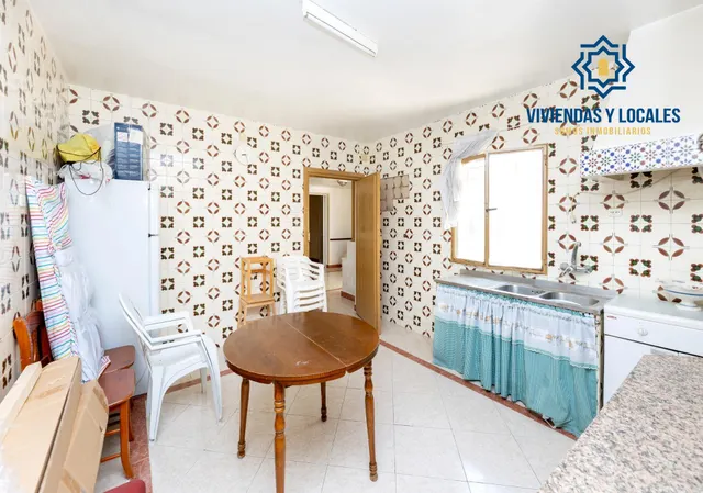 ¡CASA EN UNA SOLA PLANTA, CREA TU VIVIENDA IDEAL EN ALBOLOTE! Casa en una sola planta con patio, garaje y un gran potencial. — 8