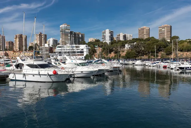 APARTAMENTO DE 2 DORMITORIOS CON VISTAS MARAVILLOSOS DEL MAR Y PISCINA! — 28