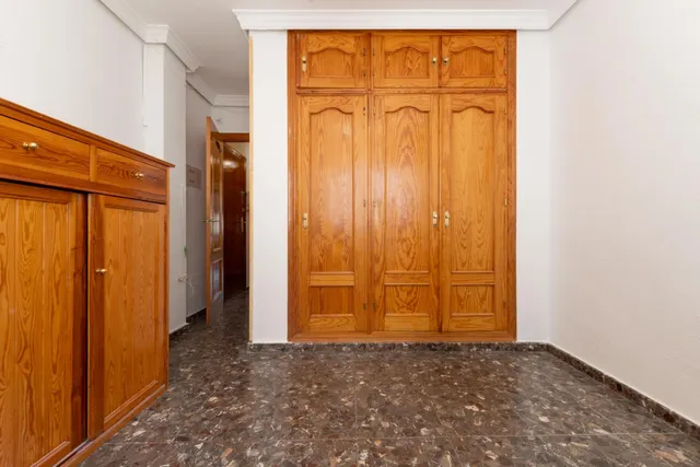 Piso de 3 dormitorios en Puerto de Estepona a 100 metros del paseo maritimo. — 20