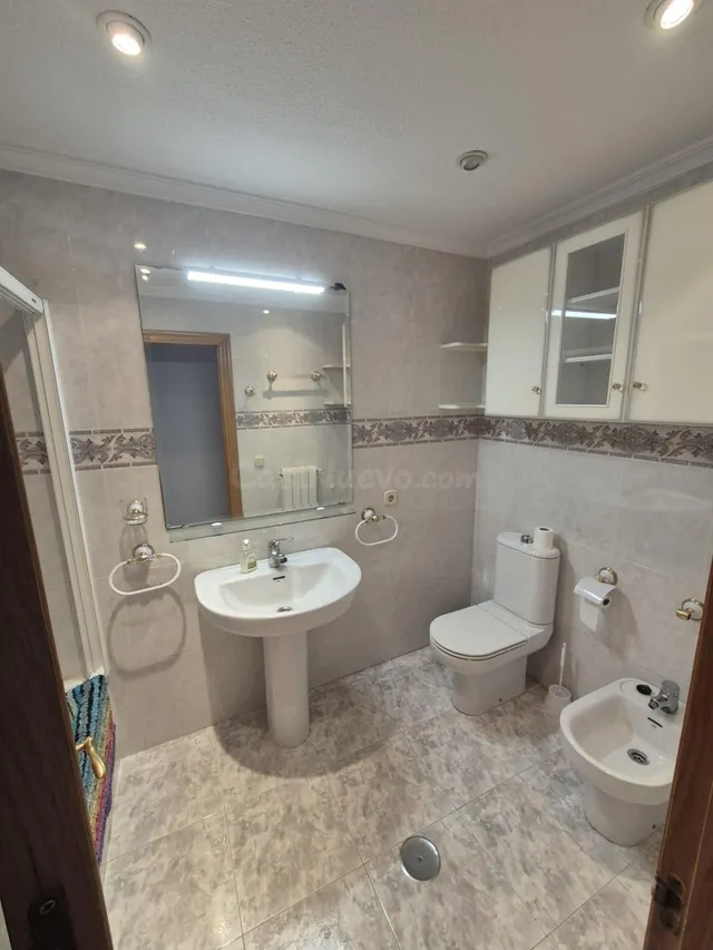 AMPLIO PISO EN ALQUILER PARA ESTUDIANTES ZONA ENSANCHE-VILLA - foto 5