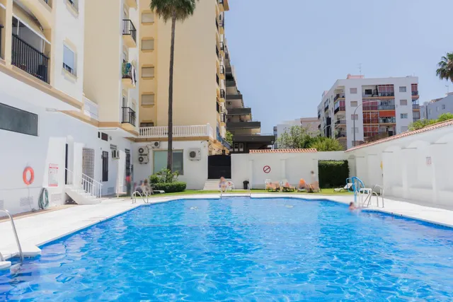 Amplio y céntrico ático con terraza y vistas al mar en Fuengirola — 28