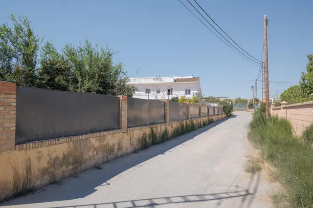 GRAN PARCELA CON VIVIENDA UNIFAMILIAR, 3 APARTAMENTOS, PISCINA Y VISTAS PANORÁMICAS EN PADUL (GRANADA) — 1.430 m2 DE TERRENO — 7