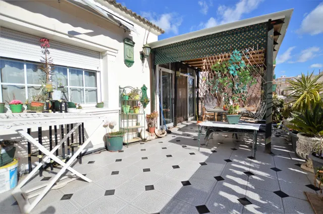 CASA DE TRES PLANTAS CON LOCAL JUNTO A PARQUE EN EL CENTRO DE ELDA — 12
