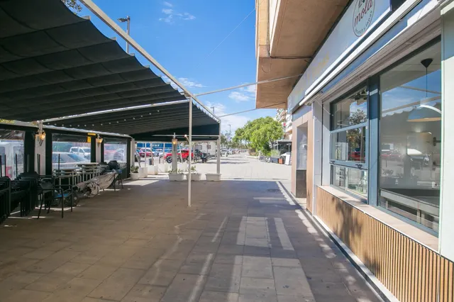 Alquiler Local Comercial en Primera Línea del Puerto de Sant - foto 4