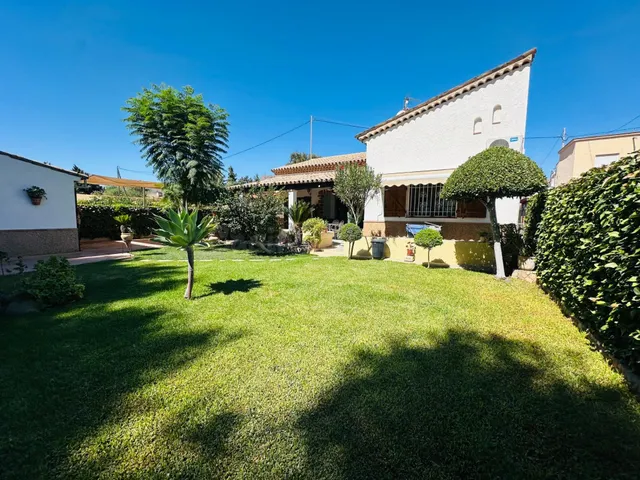 COQUETO CHALET A UN PASO DE LA CIUDAD! - foto 4