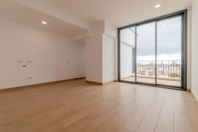 Piso en alquiler de 2 dormitorios con vistas a la ciudad — 17