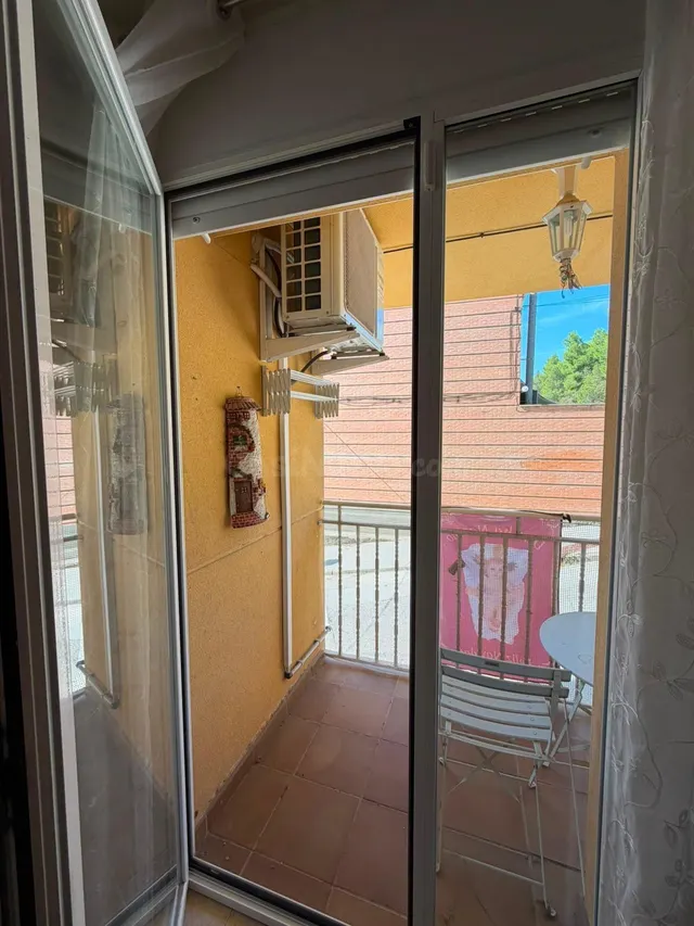 Piso reformado de 3 habitaciones con garaje grande en Mequin - foto 3