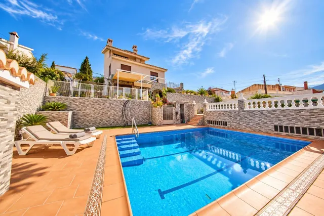 Gran villa con piscina, vistas a Sierra Nevada y tres zonas  - foto 2